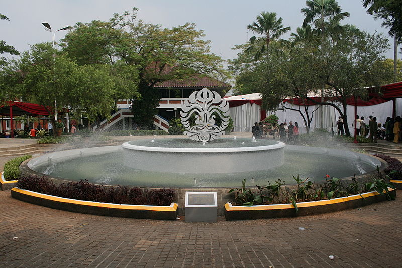 Berkas:Taman Makara FEUI.jpg