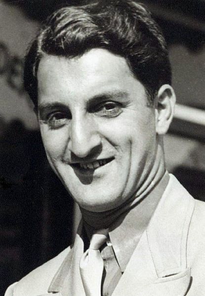 Berkas:Early photo of Danny Thomas.JPG