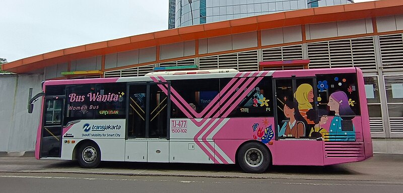 Berkas:Bus Wanita Transjakarta.jpeg