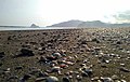 Pasir pantai yang bercampur dengan cangkang kerang di Pantai Muara Mbaduk