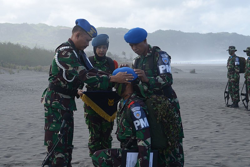 Berkas:Tradisi Pembaretan Prajurit Korps Pomau2.jpg