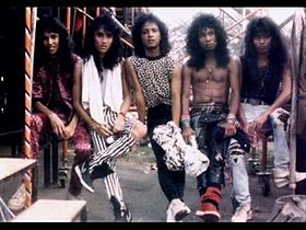 Formasi klasik Roxx di era glam rock: Iwan, Arry, Jaya, Trison, dan Tony