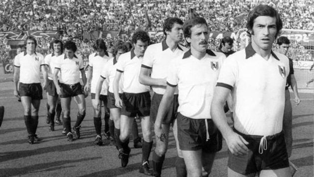 File:Torino 1976-1977 - Maglia bianca.jpg