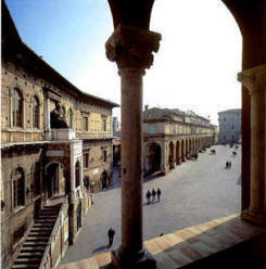 File:Piazza del popolo2.jpg