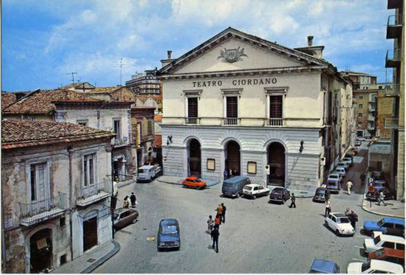 File:Teatro Giordano anni 80.jpg