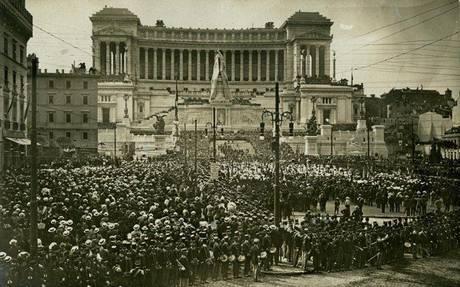 File:Inaugurazione Vittoriano.jpg