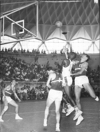 File:USA - Ungheria pallacanestro Roma 1960.jpg