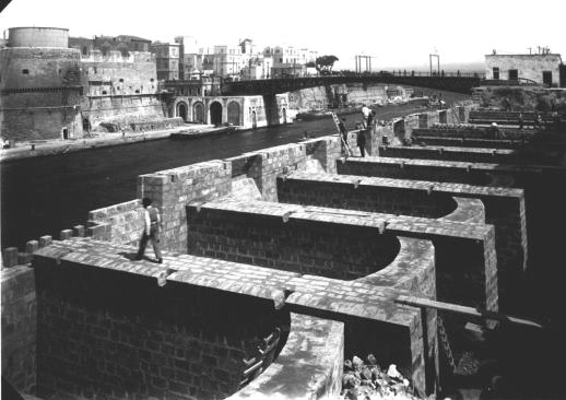 File:Canale Navigabile Taranto 1932.jpg