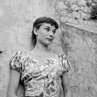 File:Audrey Hepburn 1951.jpg