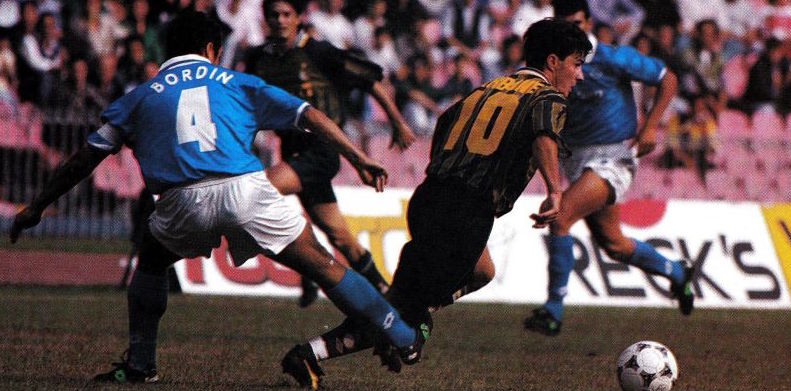 File:Benito Carbone Napoli-Inter 1995-1996.jpg