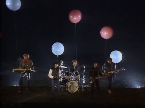 File:99 Luftballons Video.png