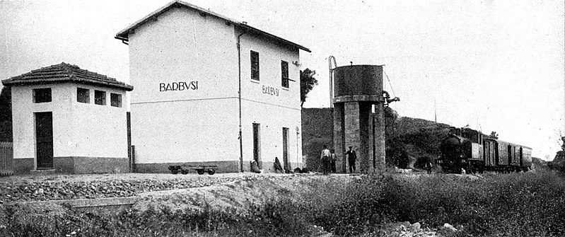 File:Stazione FMS di Barbusi, Carbonia (CI), anni venti.jpg