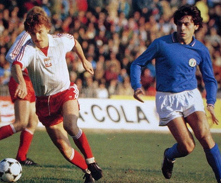 File:Italia vs Polonia - 1984 - Pescara - Zbigniew Boniek e Antonio Di Gennaro.jpg