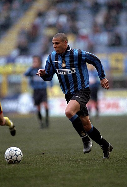 File:Serie A 1997-98 - Inter vs Bologna - Ronaldo.jpg