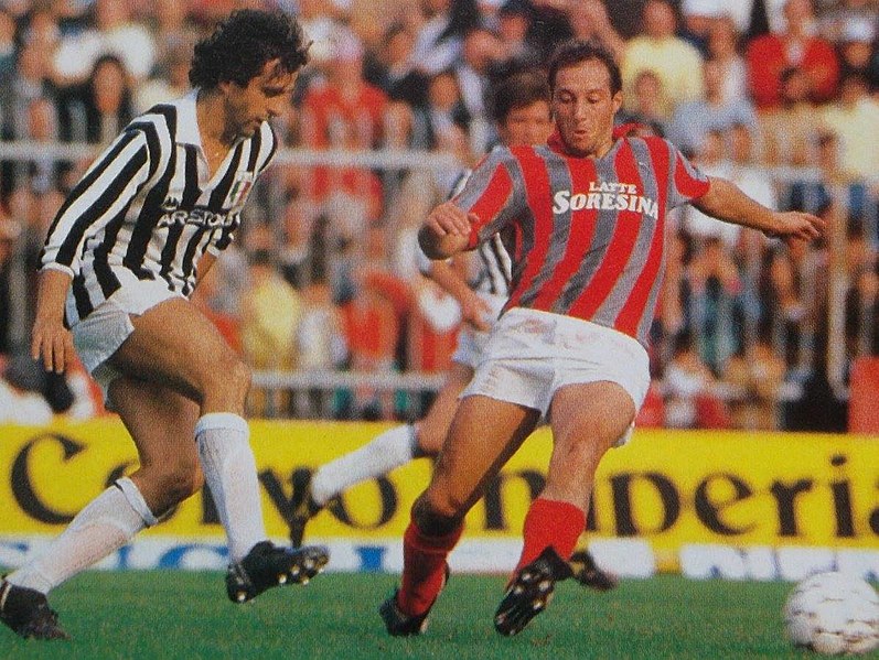 File:Serie A 1984-85 - Cremonese vs Juventus - Michel Platini, Franco Pancheri.jpg