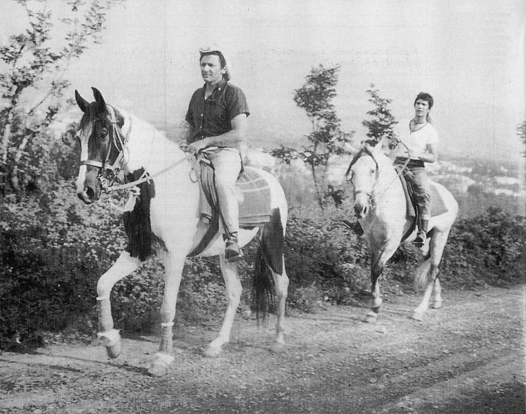 File:Lucio Battisti e Mogol - viaggio a cavallo.jpg