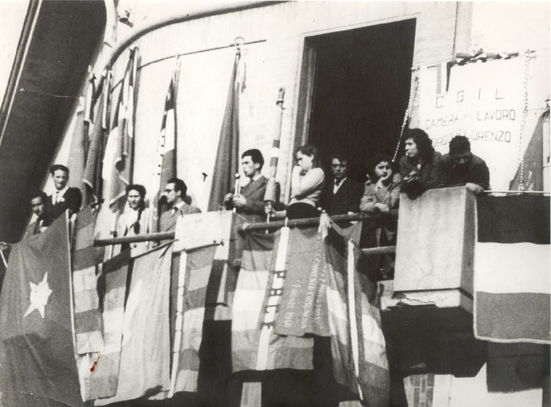 File:Berlinguer ad un comizio.jpg