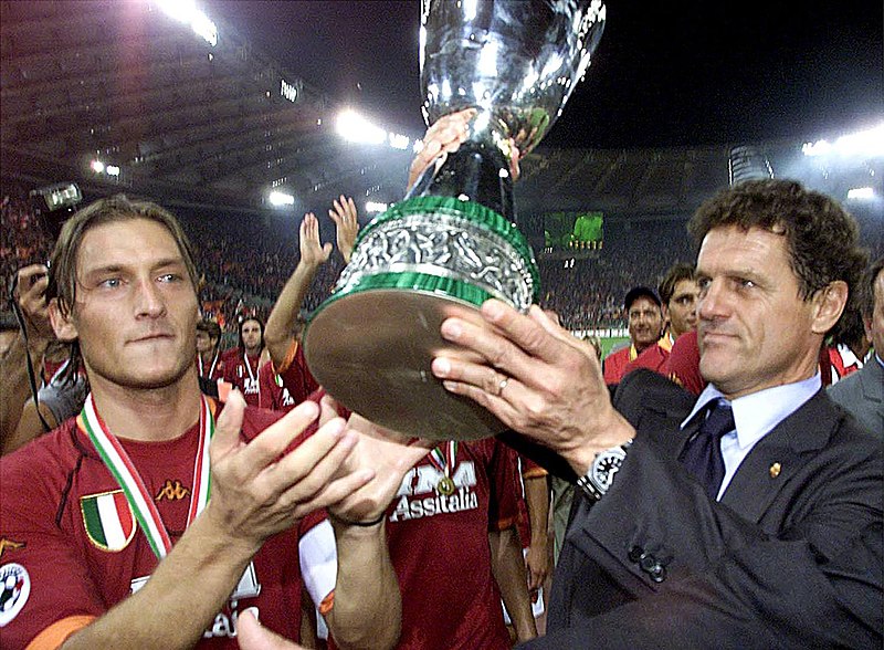 File:AS Roma - Supercoppa italiana 2001 - Totti e Capello.jpg