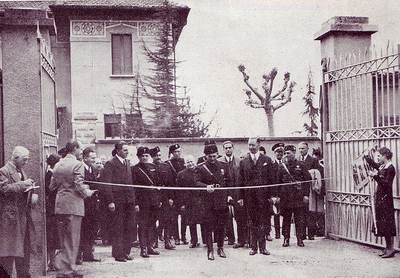 File:Edmondo Rossoni inaugura gli stabilimenti Singer di Monza il 24 aprile 1935.jpg