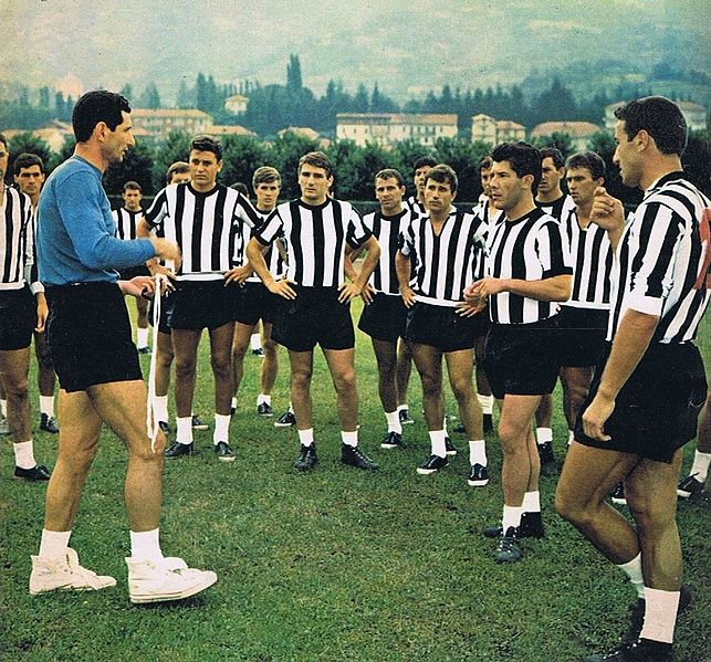 File:Juventus FC - 1964 - Allenamento (Herrera-Sívori).jpg