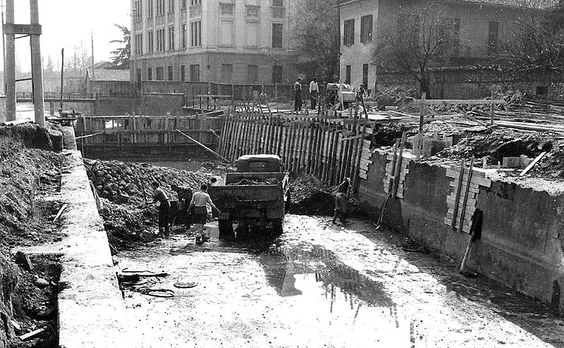 File:Lavori di copertura dell'Olona e di realizzazione di piazza Carroccio a Legnano.jpg