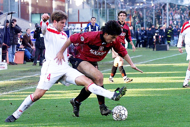 File:Serie A 1998-99 - Salernitana vs Bari - Gaetano De Rosa, Gennaro Gattuso.jpg