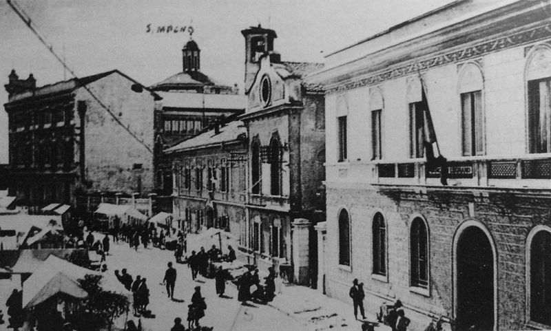 File:Largo Tosi a Legnano (1920).JPG