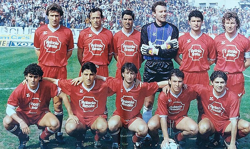 File:Salernitana Sport 1989-1990.jpg