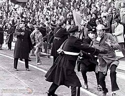 L’invasione di campo dei tifosi della Sambenedettese, in contestazione, durante il Derby del Tronto tra Del Duca Ascoli e Sambenedettese del 1º marzo 1970.