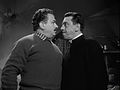 Uno dei tanti faccia a faccia tra Don Camillo e Peppone in una scena.