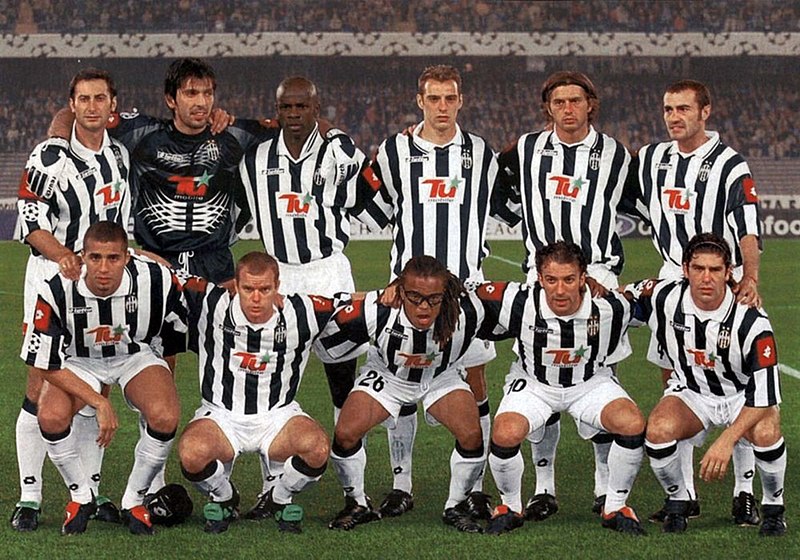 File:Juventus Football Club 2001-02.jpg