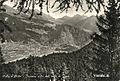Brusson fotografata dal Col de Joux, nel 1954: visibili il col Ranzola, la Punta Regina, il Mont Rena e il Mont Ciosé (o Stallerhòre). Notare i cospicui terrazzamenti agricoli.