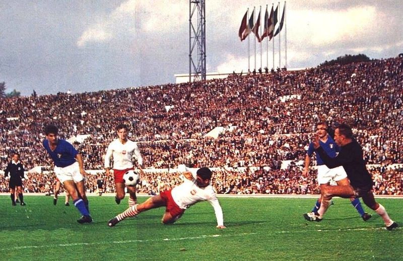 File:Italia vs Polonia - Roma, 1965 - Gol di Gianni Rivera.jpg