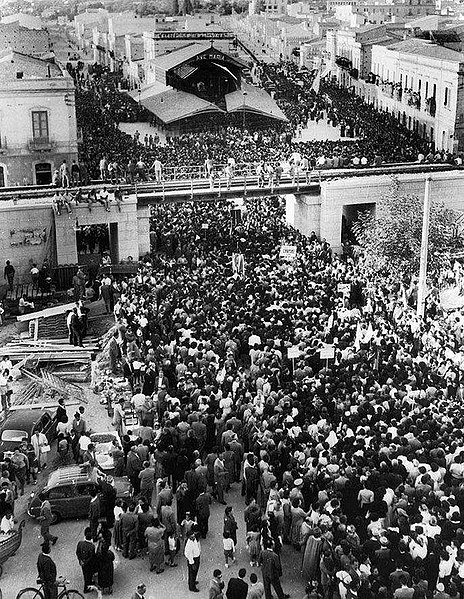 File:Lacrimazione mariana a Siracusa 1953.jpg