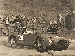 Eugenio Castellotti con la D24 lungo il percorso tra Treponti e Castelnuovo