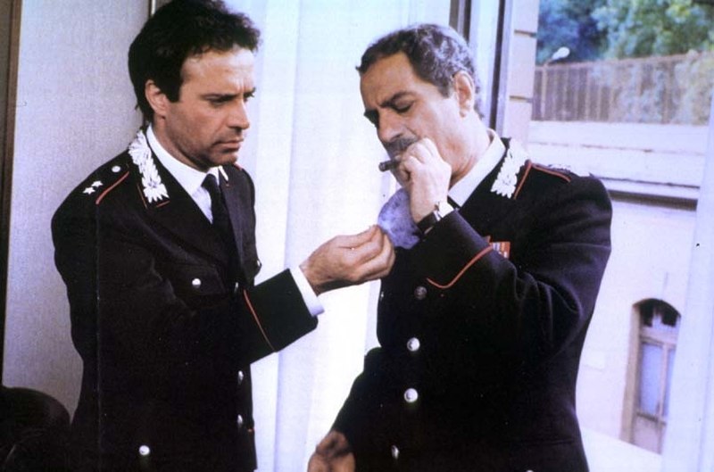 File:Il tenente dei carabinieri (1986) - Enrico Montesano, Nino Manfredi.JPG