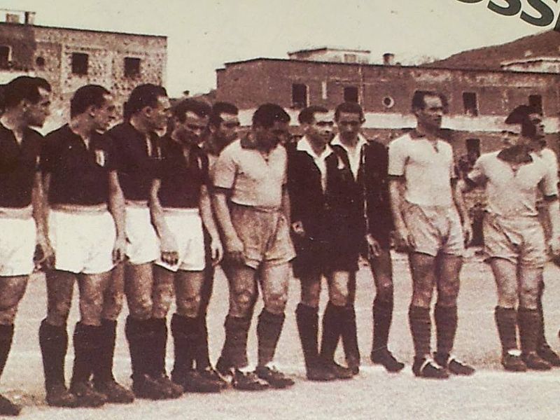 File:Salernitana con Grande Torino.jpg