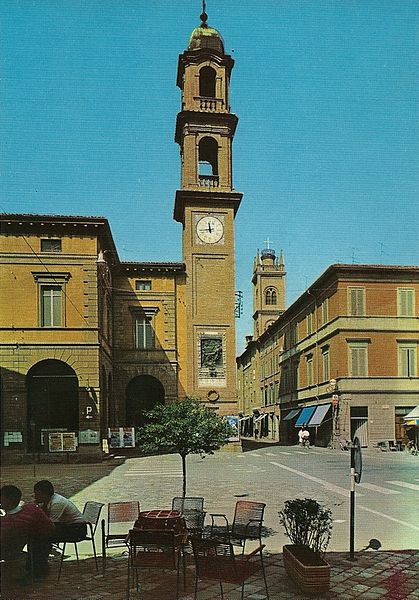 File:Massa Lombarda piazza matteotti.jpg
