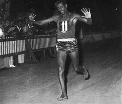 Abebe Bikila maratona olimpica Roma 1960.jpg