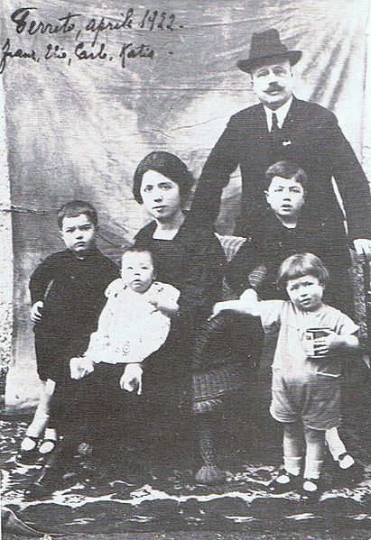 File:Famiglia Mazzacane 1922.jpg