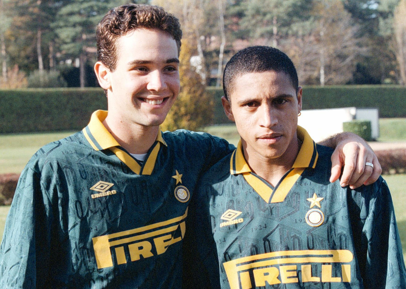 File:FC Inter 1995-96 - Caio e Roberto Carlos.png
