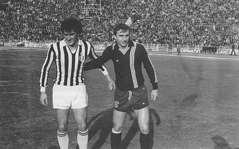 File:Serie A '77-78, Pescara-Juventus 1-2, Scirea e Galbiati.jpg