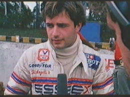 Elio De Angelis - extrait du film Pole Position - Les guerriers de la Formule 1 (1980) .png