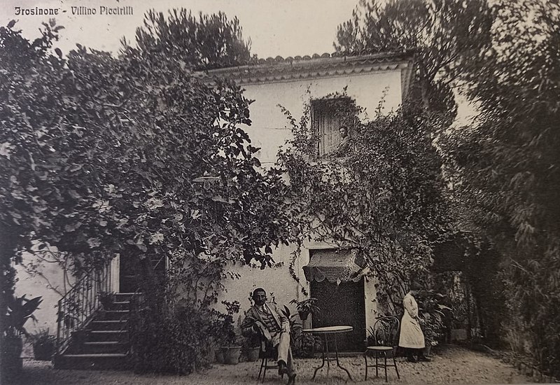 File:Villa Piccirilli sede della società sportiva Frusinate 1893 - Foto presso Frosinone anno 1905 .jpg