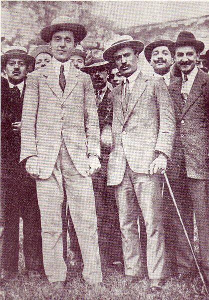 File:Filippo Corridoni con Mussolini durante una manifestazione interventista del 1915 a Milano2.jpg