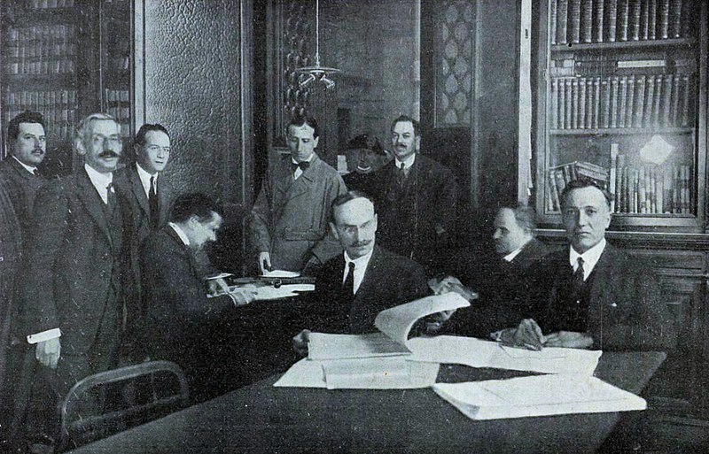 File:Illustrazione Italiana 1924 n. 15 - Presentazione verbali.jpg