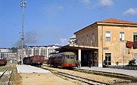 Automotrice RALn 60.12 ferma in stazione nel maggio 1981