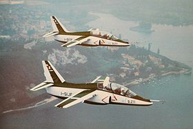 I primi due esemplari di S.211 in volo sopra Angera sul Lago Maggiore