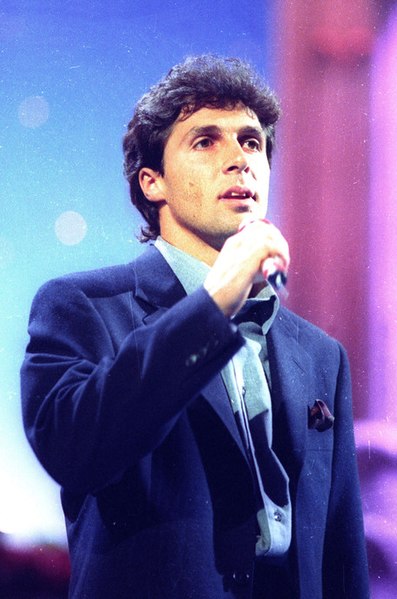 File:Luca Barbarossa - Festival di Sanremo 1992.JPG