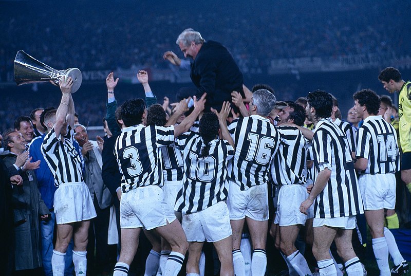 File:Juventus, Coppa UEFA 1992-93.jpg